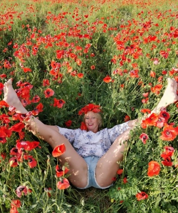 Встреча со мной - это настоящий взрыв чувств! Я готова поразить тебя своими услугами, которые подарят тебе незабываемые моменты удовольствия. Мои возможности безграничны, я открыта для экспериментов и готова покорить любые твои фантазии. У меня есть отличные отзывы, чтобы ты мог убедиться в моей качественной работе. А еще у меня есть фото, чтобы ты мог оценить мою точеную фигуру и красивое лицо 😉 Живу в Москве, так что давай встретимся и окунемся в мир сексуального блаженства! 💋🔥 Анна